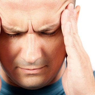 natural remedies cluster migraines man holding head